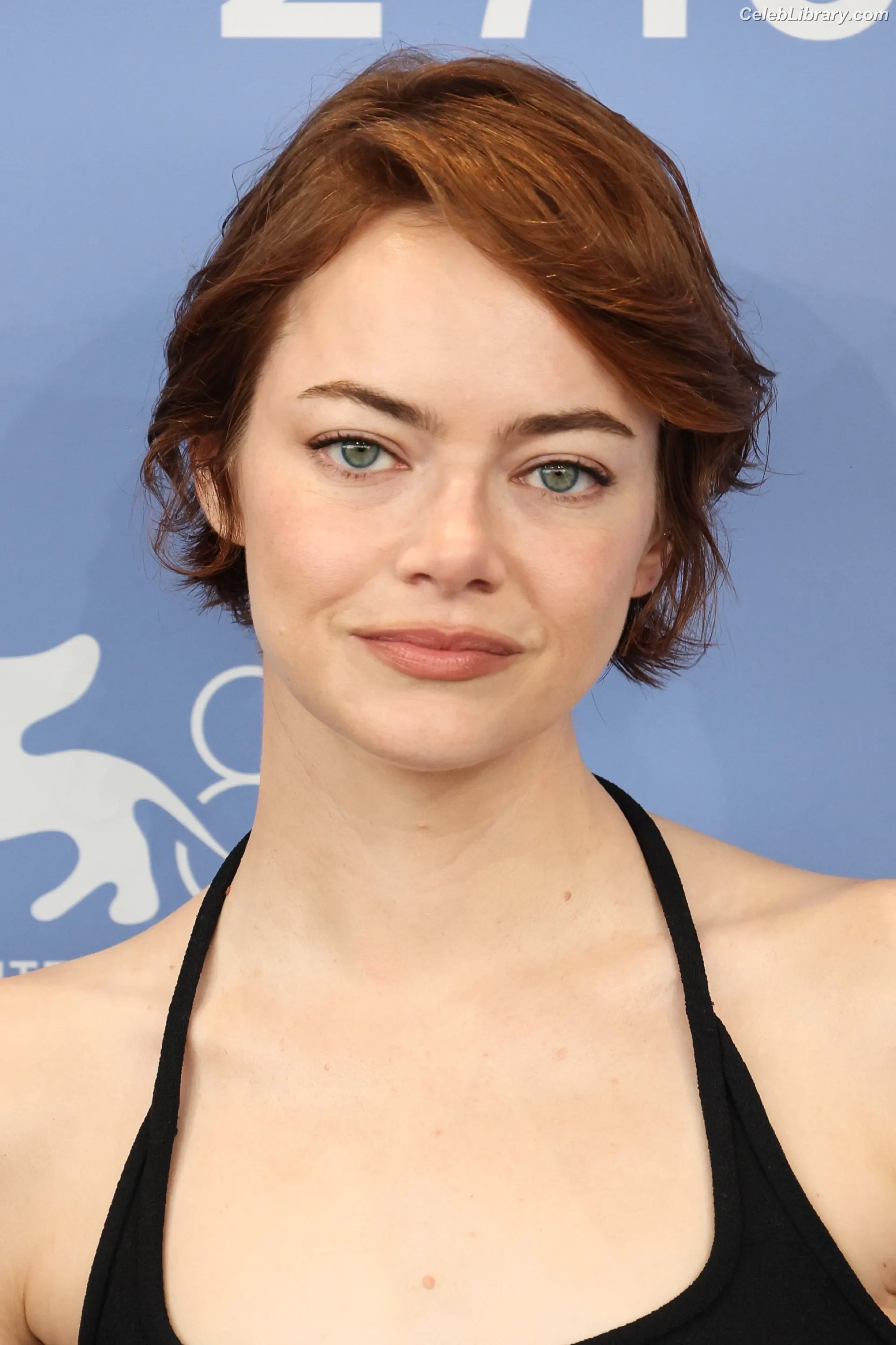 Emma Stone photo 11 of 1455