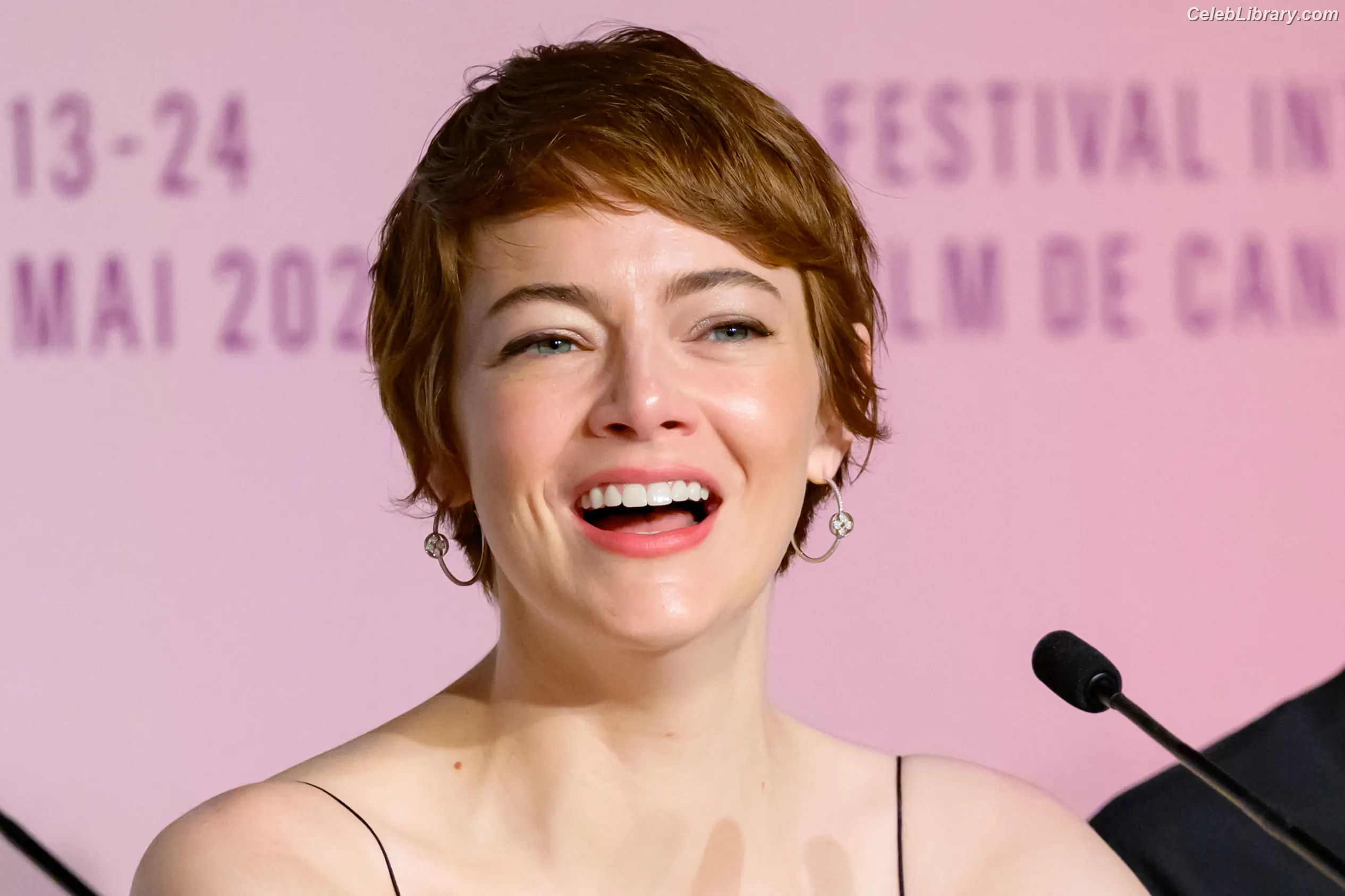 Emma Stone photo 7 of 1455