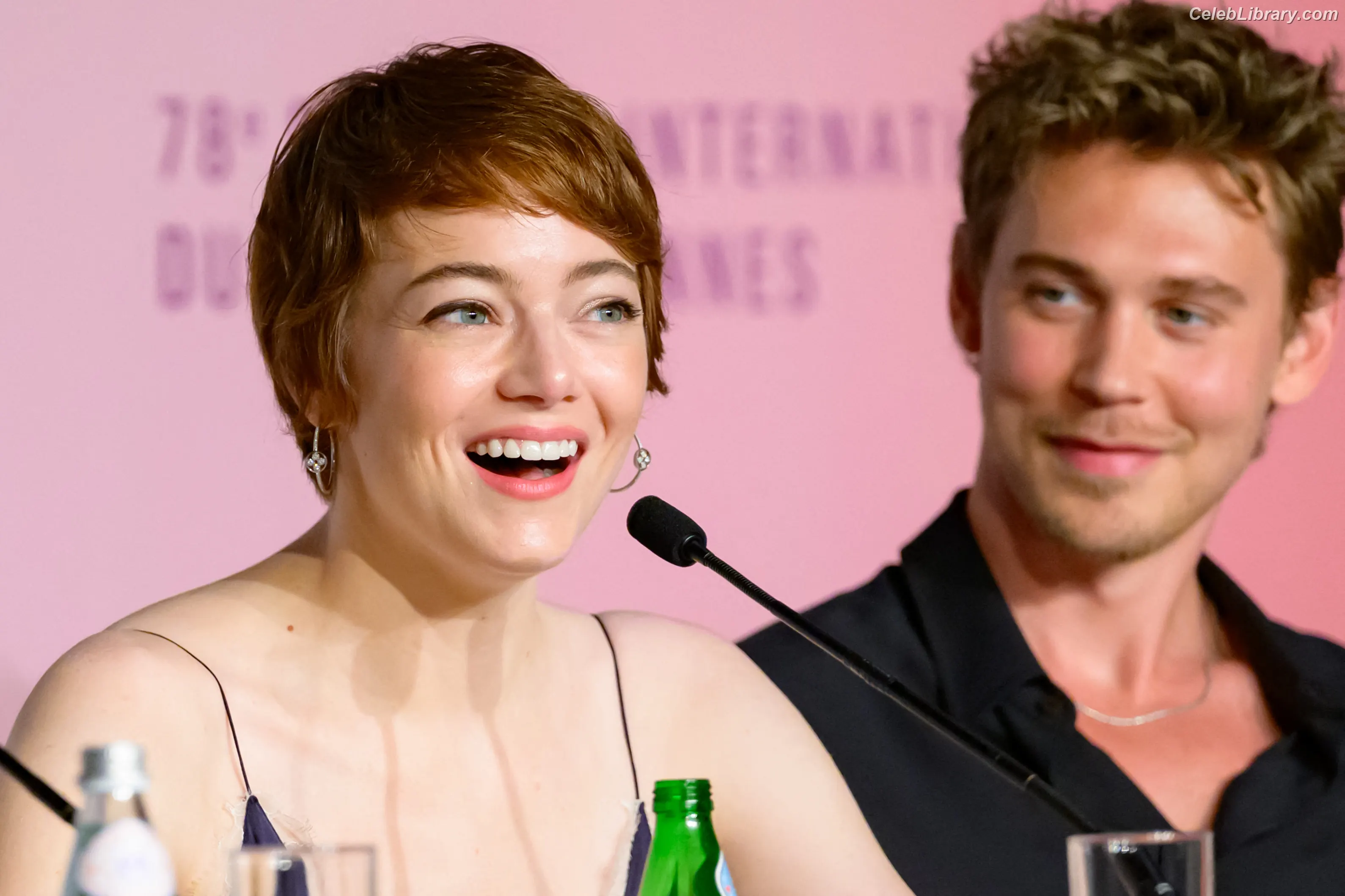Emma Stone photo 15 of 1455