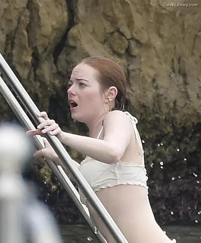 Emma Stone photo 19 of 1455