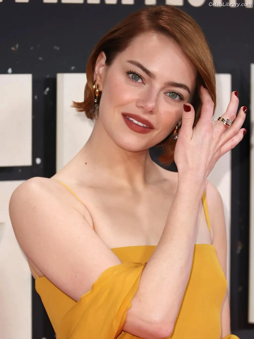 Emma Stone photo 1 of 1455