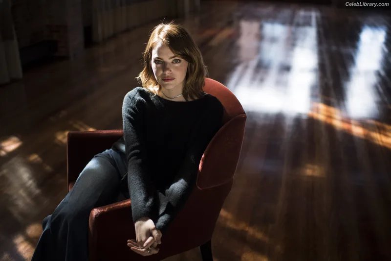 Emma Stone photo 5 of 1455