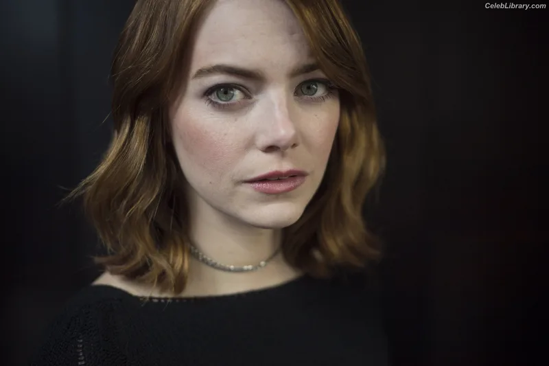 Emma Stone photo 7 of 1455