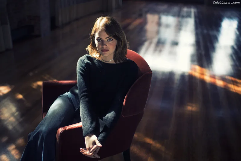Emma Stone photo 8 of 1455