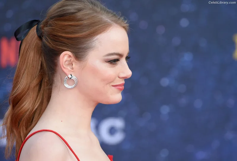 Emma Stone photo 10 of 1455