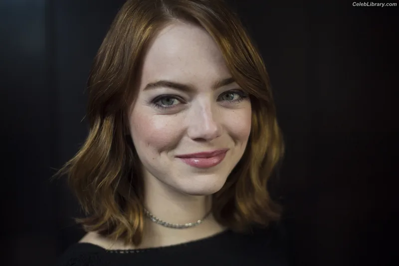 Emma Stone photo 11 of 1455