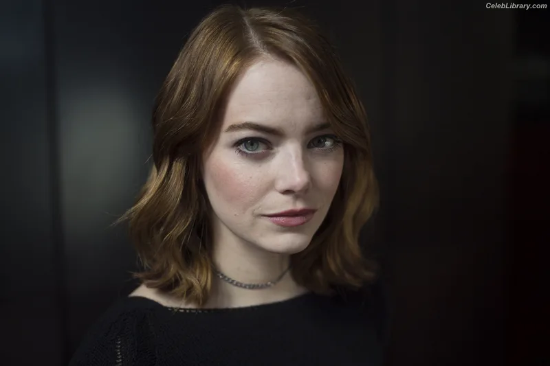 Emma Stone photo 14 of 1455