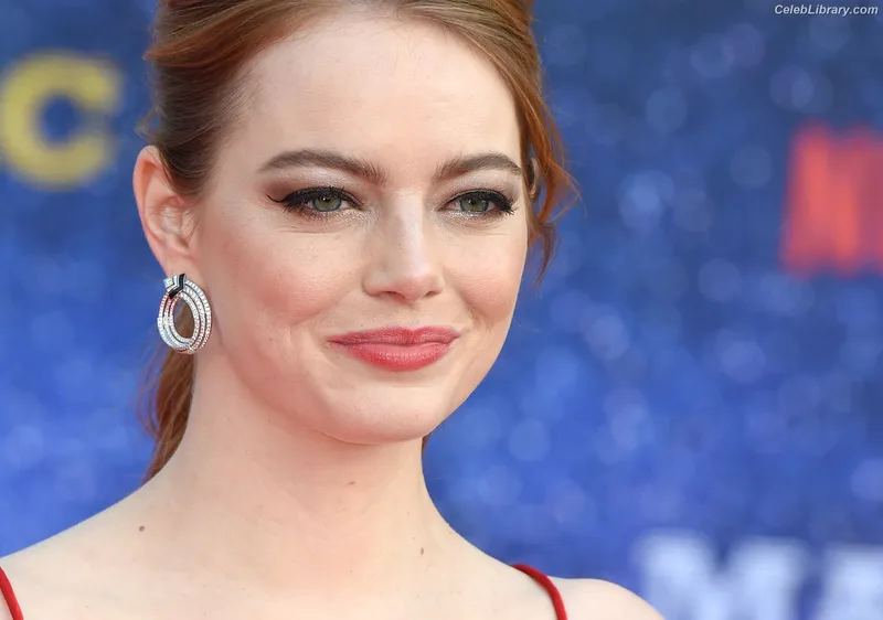 Emma Stone photo 15 of 1455