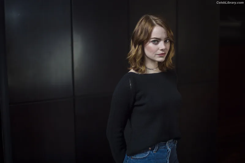 Emma Stone photo 16 of 1455