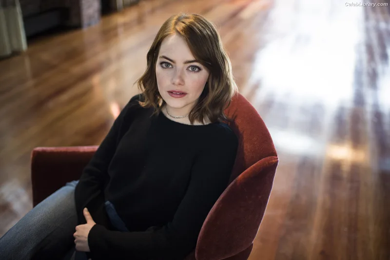 Emma Stone photo 21 of 1455