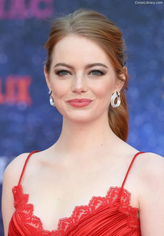 Emma Stone photo 4 of 1455