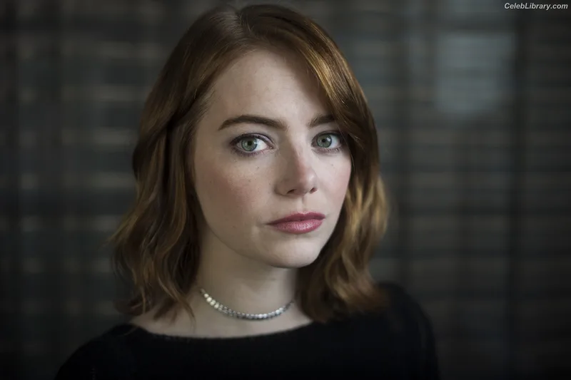 Emma Stone photo 7 of 1455