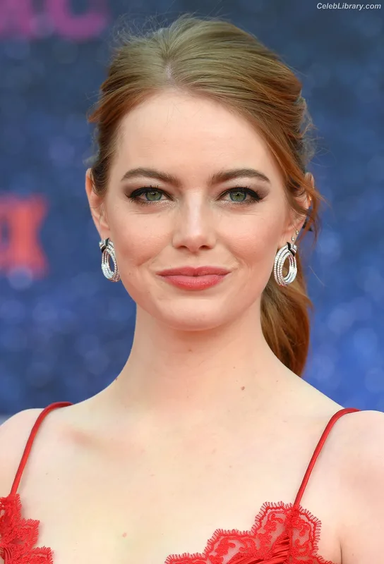Emma Stone photo 9 of 1455