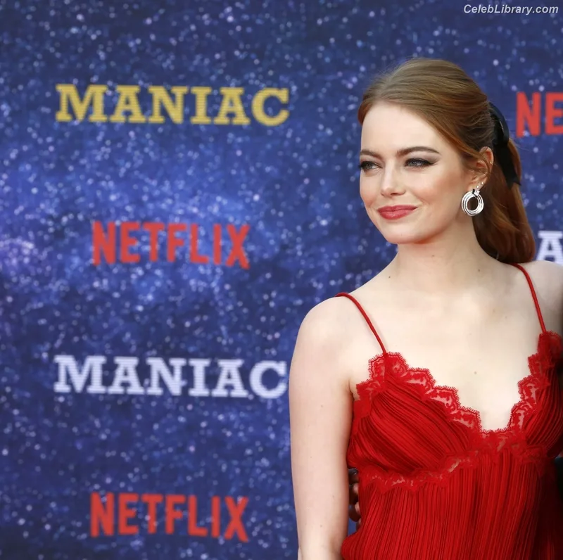 Emma Stone photo 10 of 1455