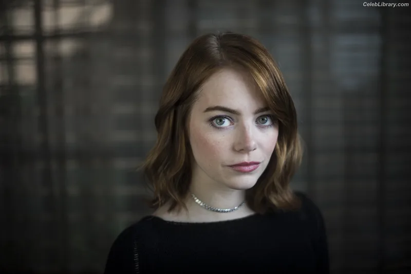Emma Stone photo 11 of 1455