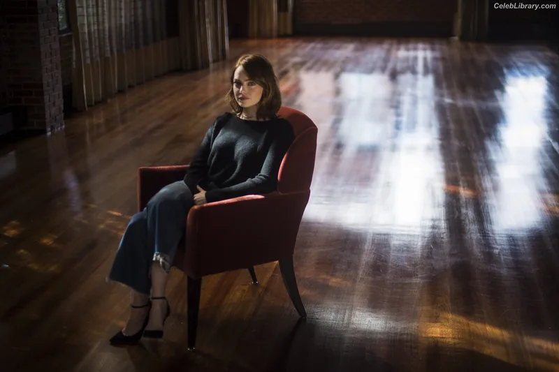 Emma Stone photo 14 of 1455