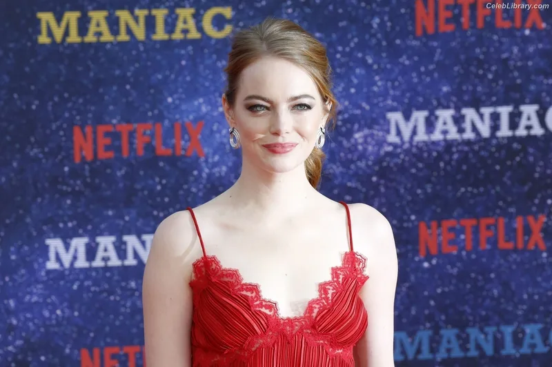 Emma Stone photo 21 of 1455