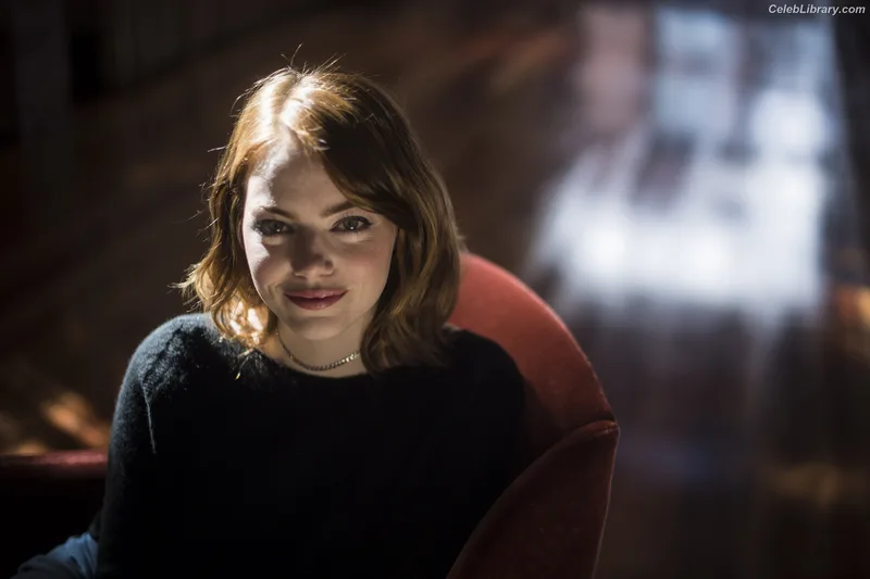 Emma Stone photo 22 of 1455