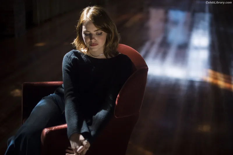 Emma Stone photo 3 of 1455