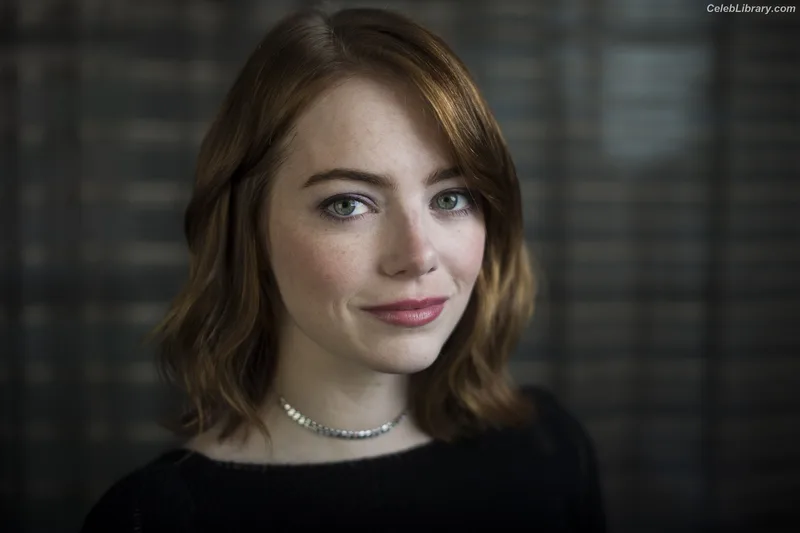 Emma Stone photo 4 of 1455