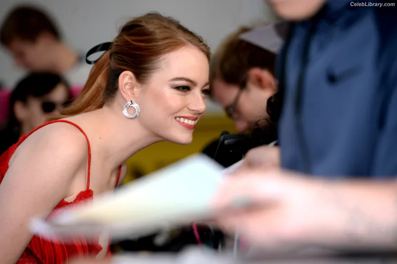 Emma Stone photo 23 of 1455