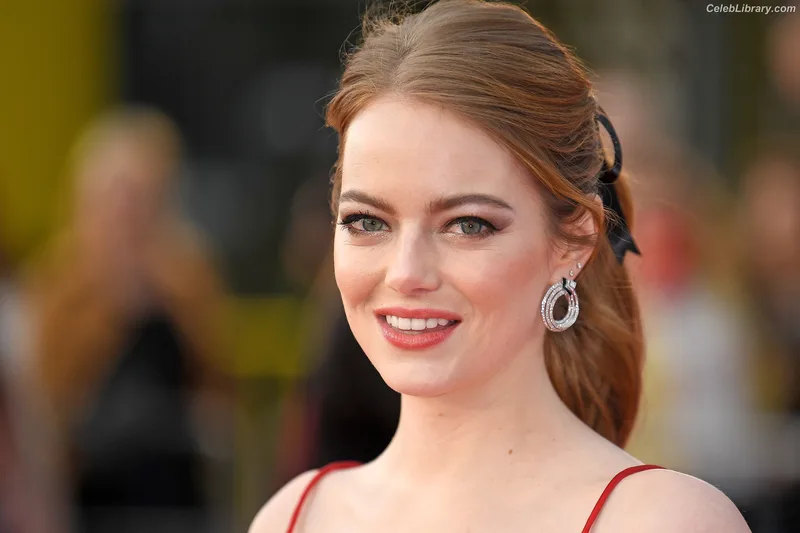 Emma Stone photo 2 of 1455