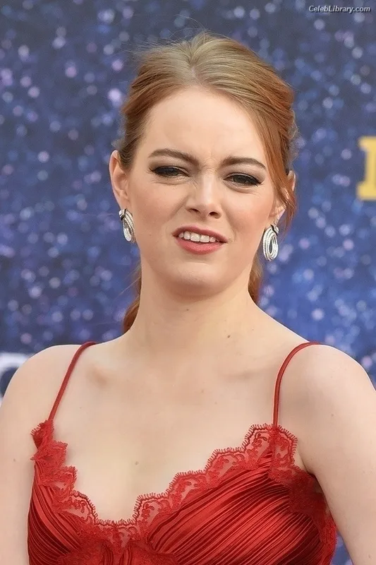 Emma Stone photo 7 of 1455
