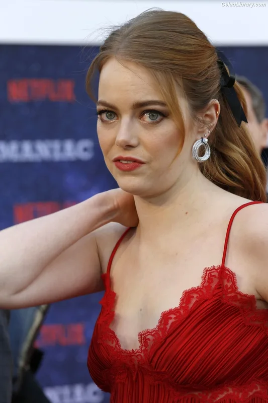 Emma Stone photo 16 of 1455