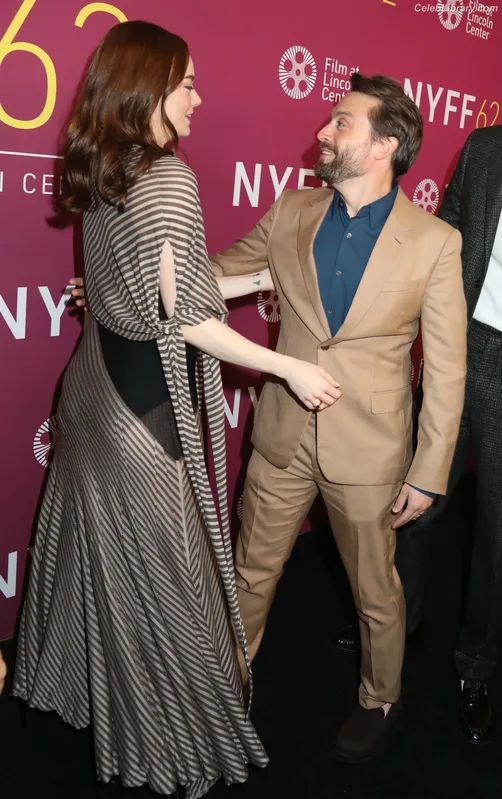 Emma Stone photo 1 of 1455