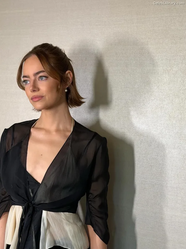 Emma Stone photo 19 of 1455