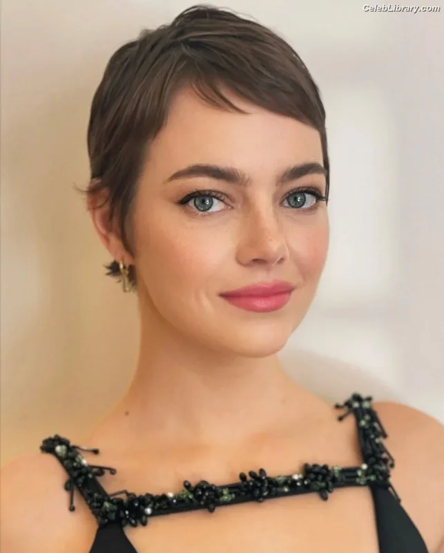 Emma Stone photo 24 of 1455