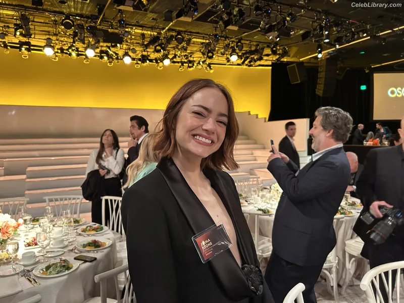 Emma Stone photo 2 of 1455