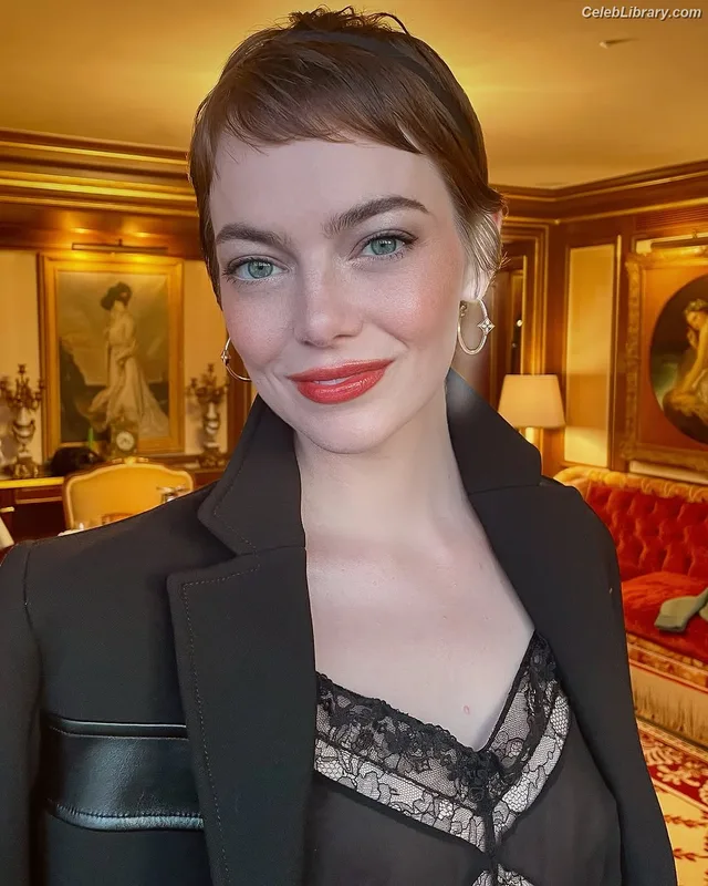 Emma Stone photo 7 of 1455
