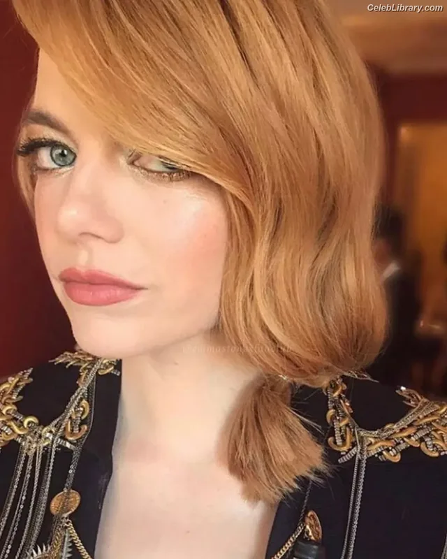 Emma Stone photo 21 of 1455
