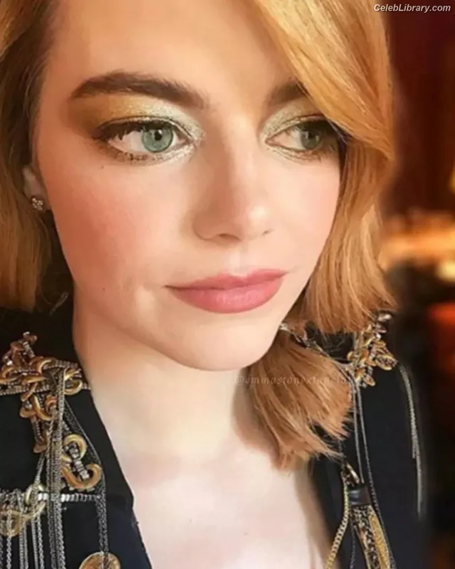 Emma Stone photo 23 of 1455