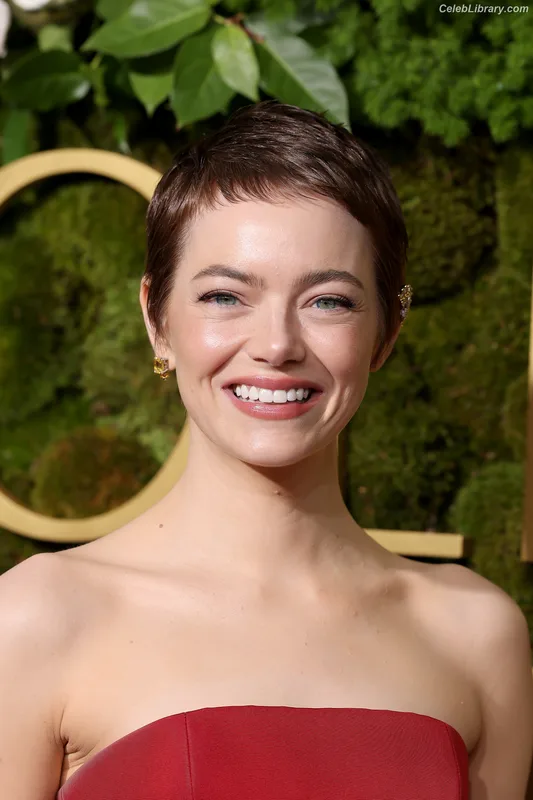 Emma Stone photo 2 of 1455
