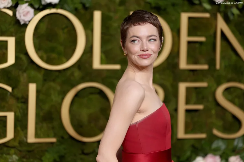 Emma Stone photo 5 of 1455