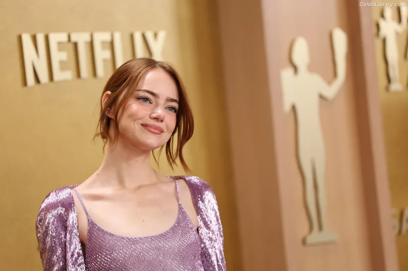 Emma Stone photo 13 of 1455