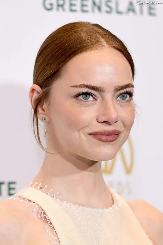 Emma Stone photo 14 of 1455