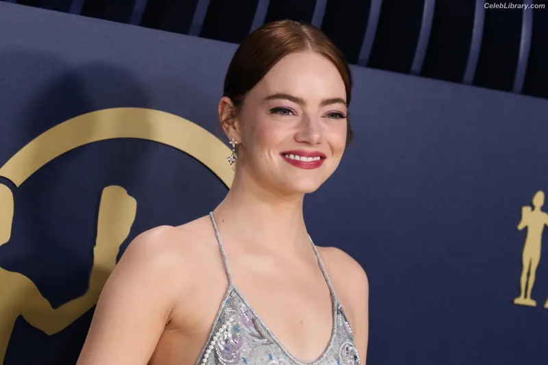 Emma Stone photo 9 of 1455