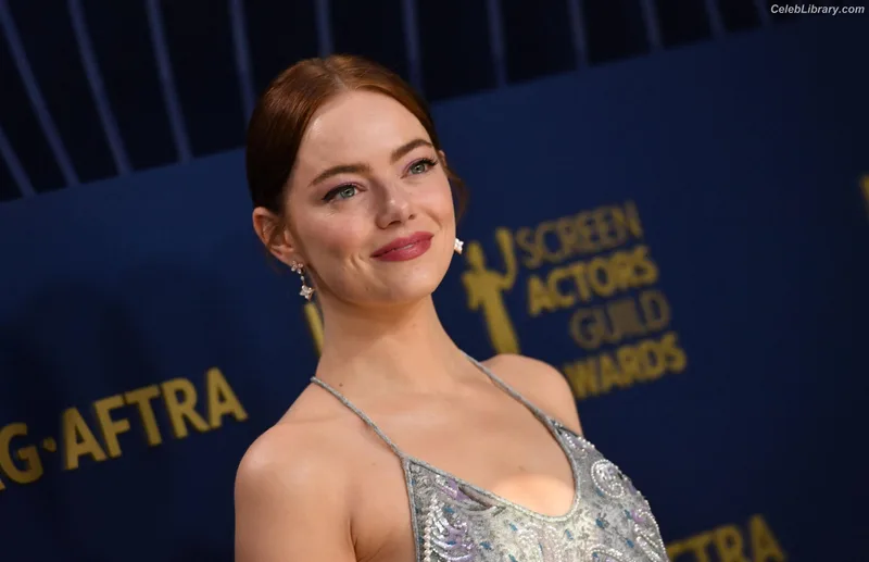 Emma Stone photo 11 of 1455