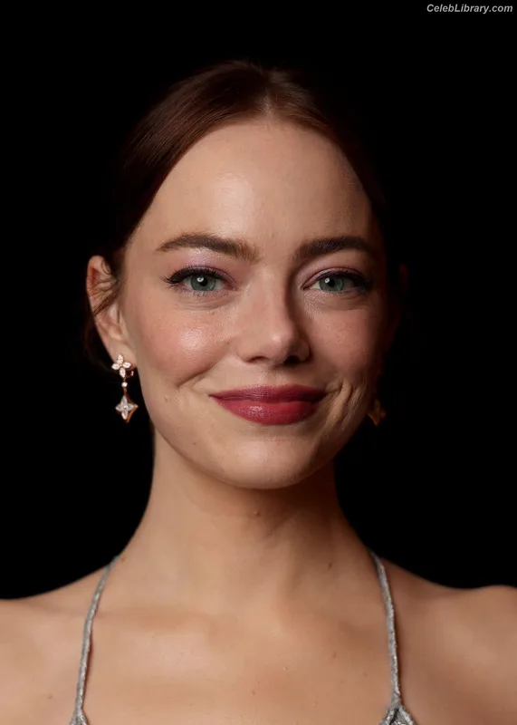 Emma Stone photo 13 of 1455
