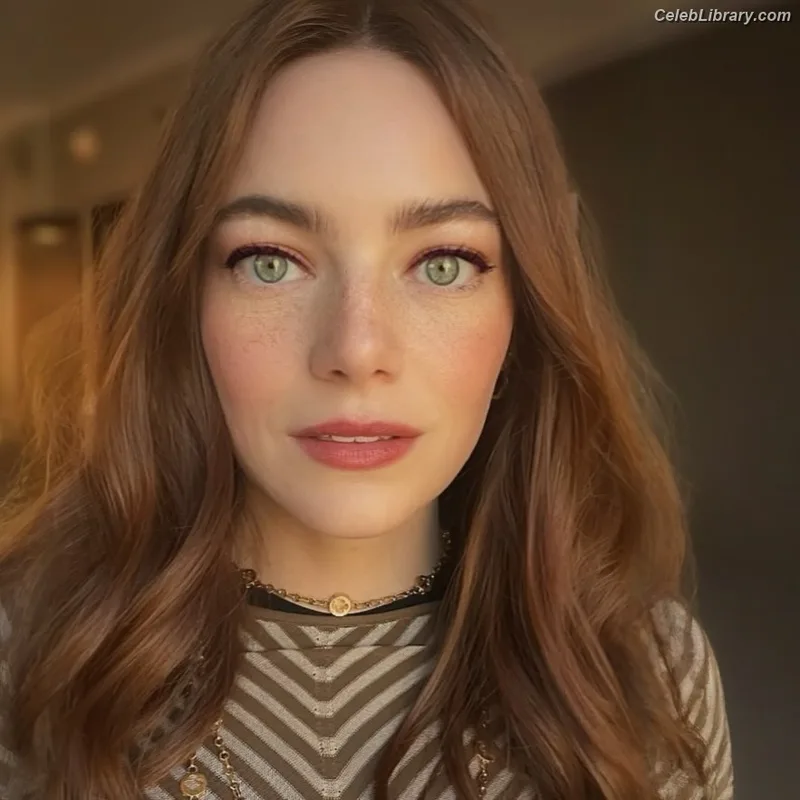 Emma Stone photo 7 of 1455