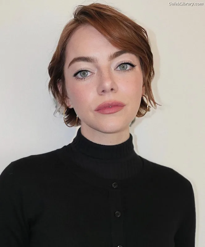 Emma Stone photo 16 of 1455