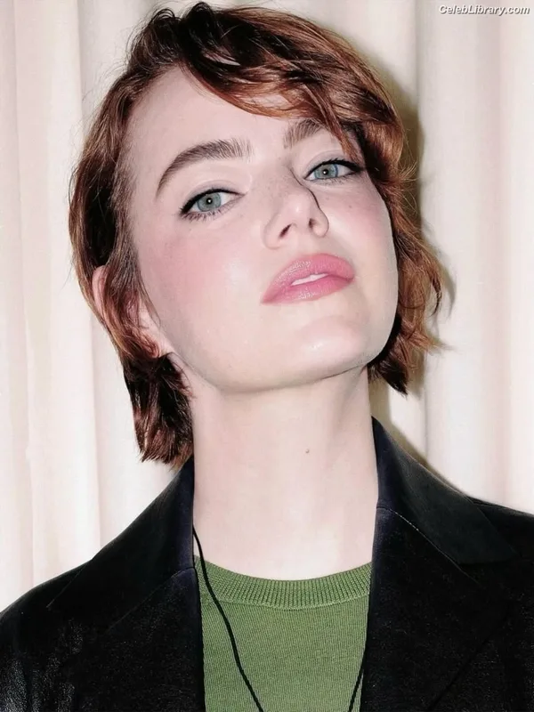 Emma Stone photo 18 of 1455