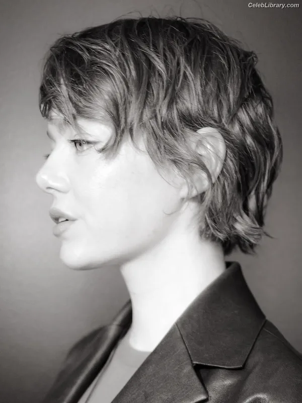 Emma Stone photo 19 of 1455