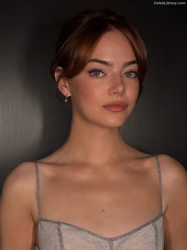 Emma Stone photo 24 of 1455