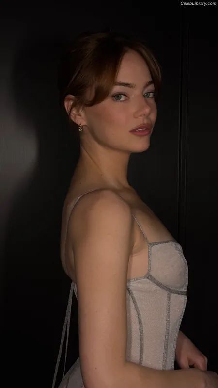 Emma Stone photo 3 of 1455