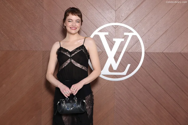 Emma Stone photo 8 of 1455