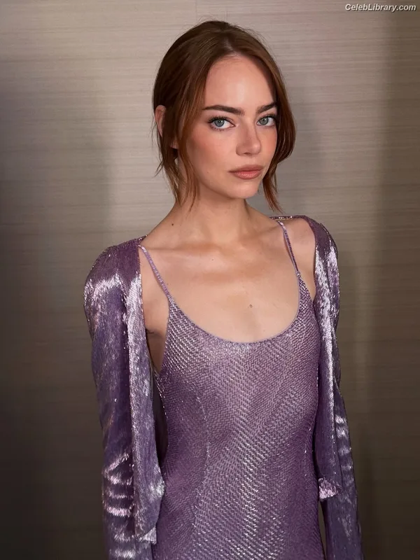 Emma Stone photo 24 of 1455